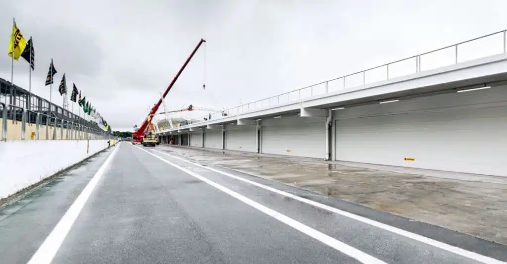 Porte e Portoni sezionali di design Kopron Autodromo Interlagos