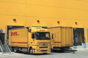 camion nei pressi di un punto di carico e scarico kopron