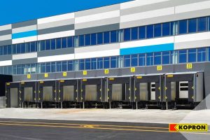 Baie di carico Kopron per deposito Decathlon