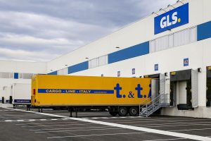 chiusure e sistemi di carico e scarico merce kopron per GLS