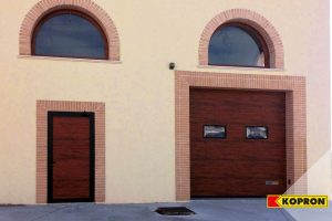 portoni sezionali e porte pedonali di design per distilleria fratelli caffo