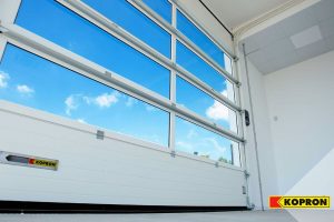 portoni sezionali pannellatura trasparente